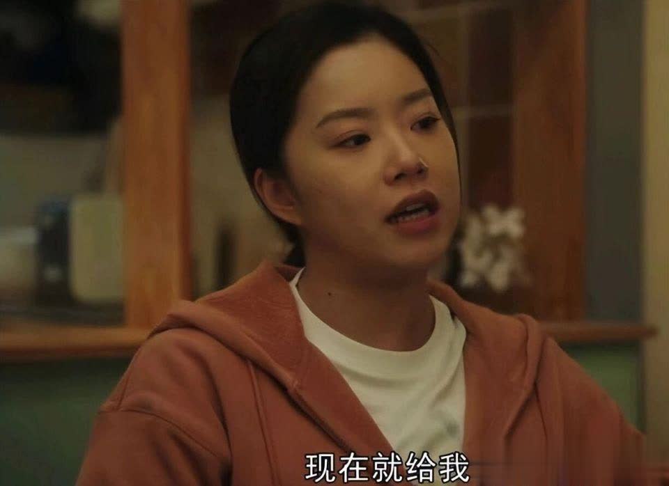 她颜值不输童瑶演技不逊蒋欣，参演《四喜》火爆出圈