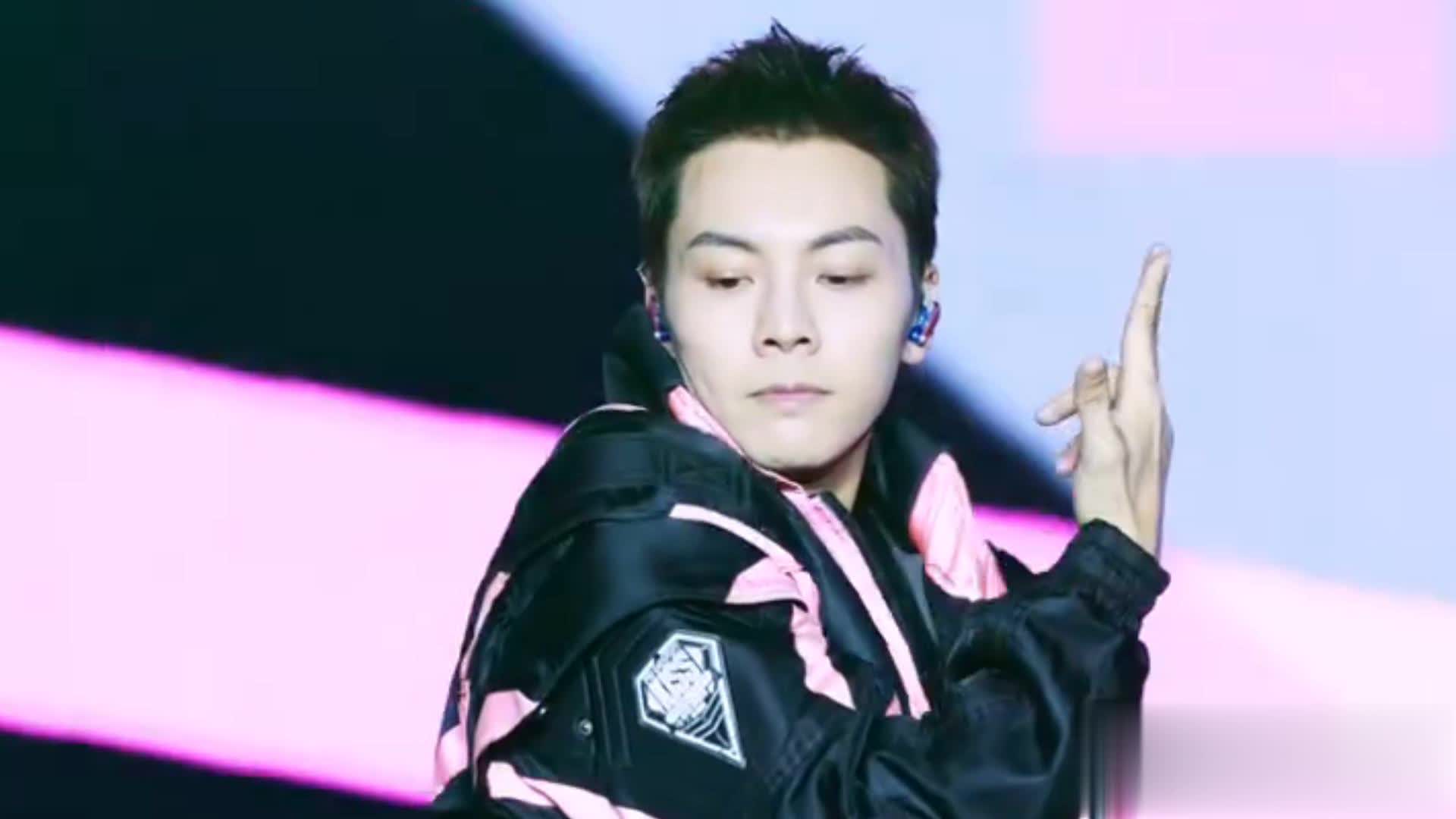 陈伟霆综艺被王安宇带偏粤语，舞台唱跳帅出圈承包笑点尖叫