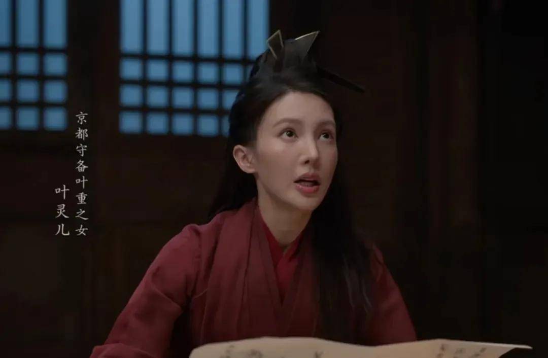 金晨怼脸拍鼻翼疤痕明显，妆浓到卡粉都遮不住，网友劝她收手