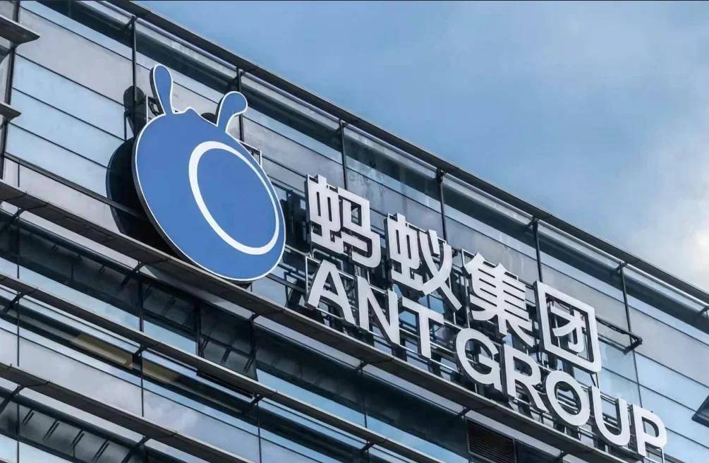 蚂蚁推出全模态通用ai助手“灵光”；夸克全面接入千问对话助手 早资道 