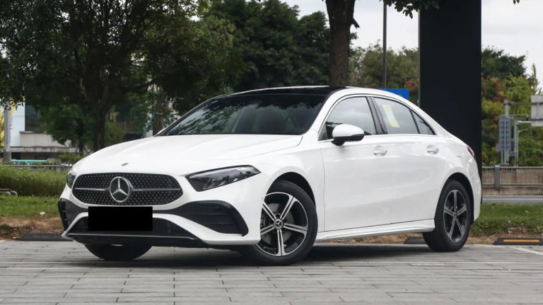 采用1.3T+7DCT动力组合，定位紧凑型车，25款奔驰A级怎么选？