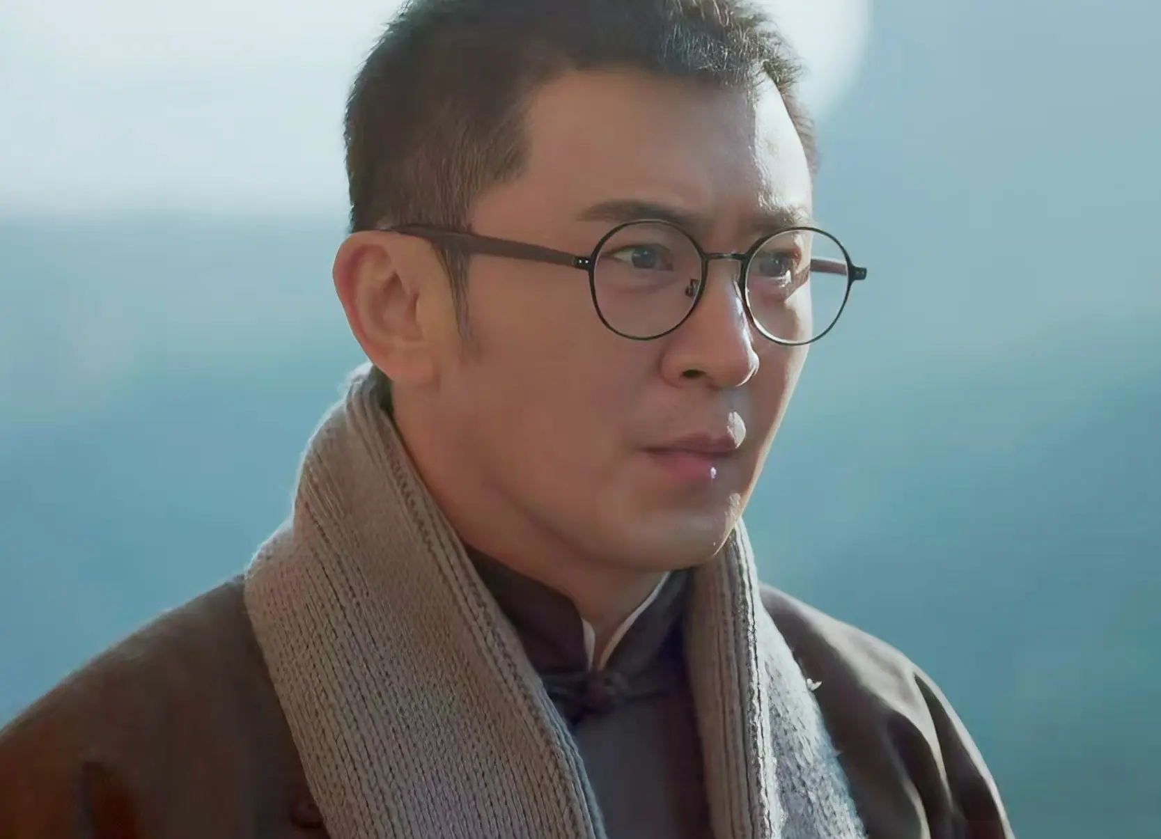 《隐锋》：漏洞数不胜数，主角无所不能，一部彻头彻尾的谍战神剧