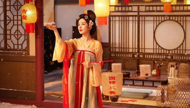 7位女明星换唐风古装，刘诗诗杨幂大气，刘亦菲绝美，她评委级别