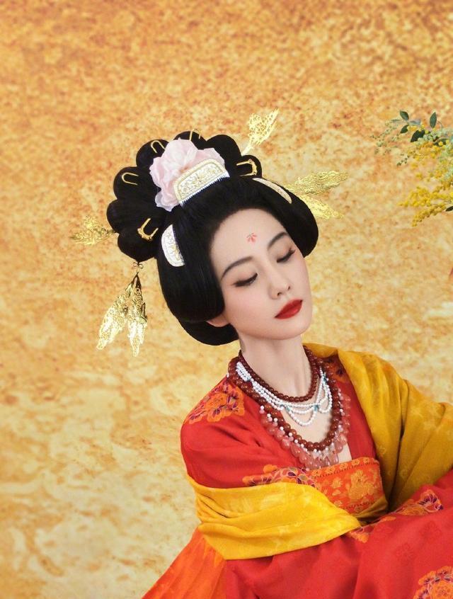 7位女明星换唐风古装，刘诗诗杨幂大气，刘亦菲绝美，她评委级别