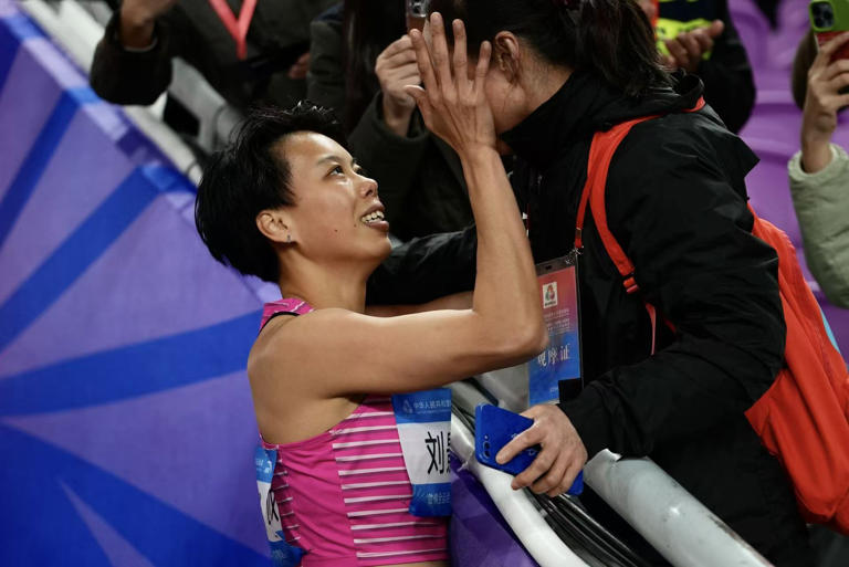 12秒81！刘景扬十五运会田径女子100米栏赛夺金