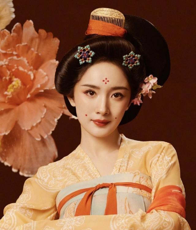 7位女明星换唐风古装，刘诗诗杨幂大气，刘亦菲绝美，她评委级别