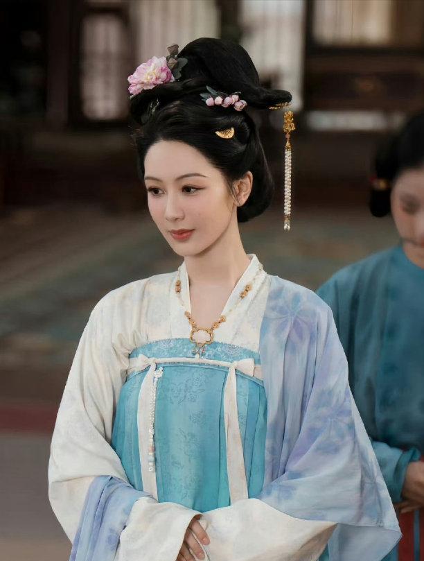 7位女明星换唐风古装，刘诗诗杨幂大气，刘亦菲绝美，她评委级别