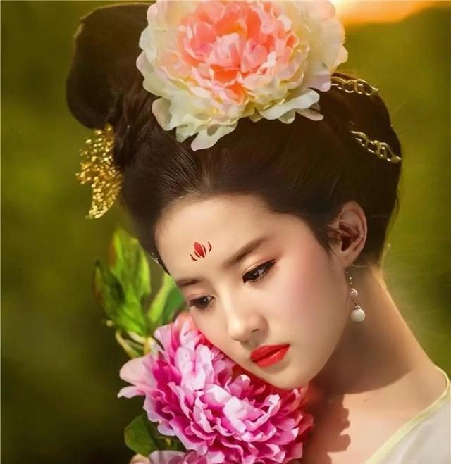 7位女明星换唐风古装，刘诗诗杨幂大气，刘亦菲绝美，她评委级别