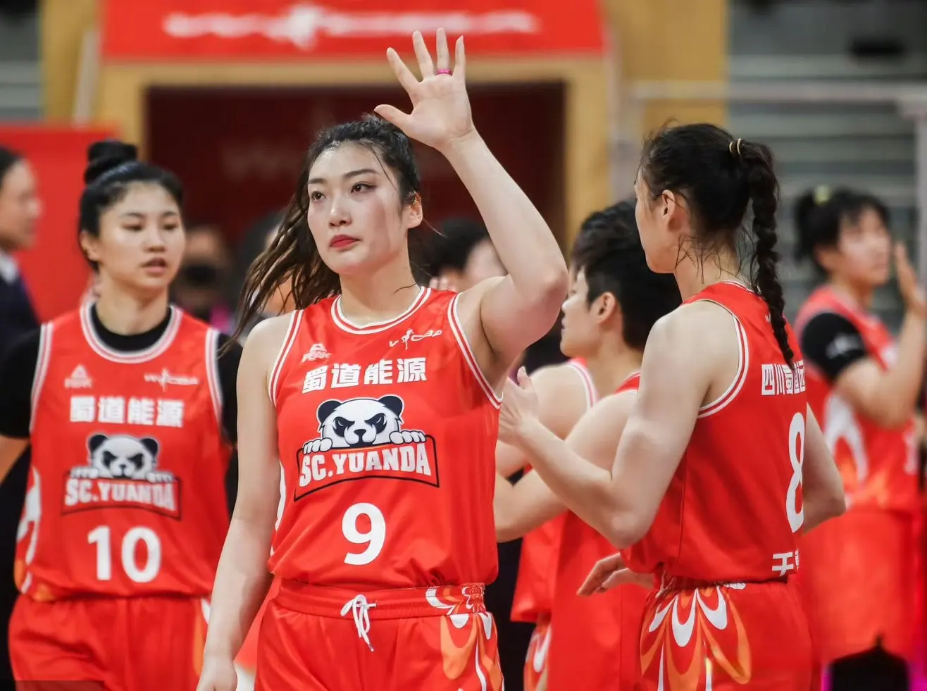 前国手李梦确定无缘新赛季WCBA，曾经被球迷喜爱的李梦已无球可打
