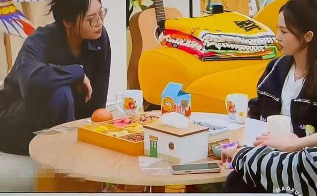 小酒窝：亲妈“恋爱脑”，亲爸后爸不靠谱，内卷的我成“顶梁柱”