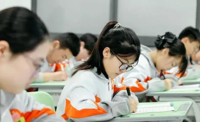 重点高中90%孩子都主动学，普通高中却相反，这是为什么？