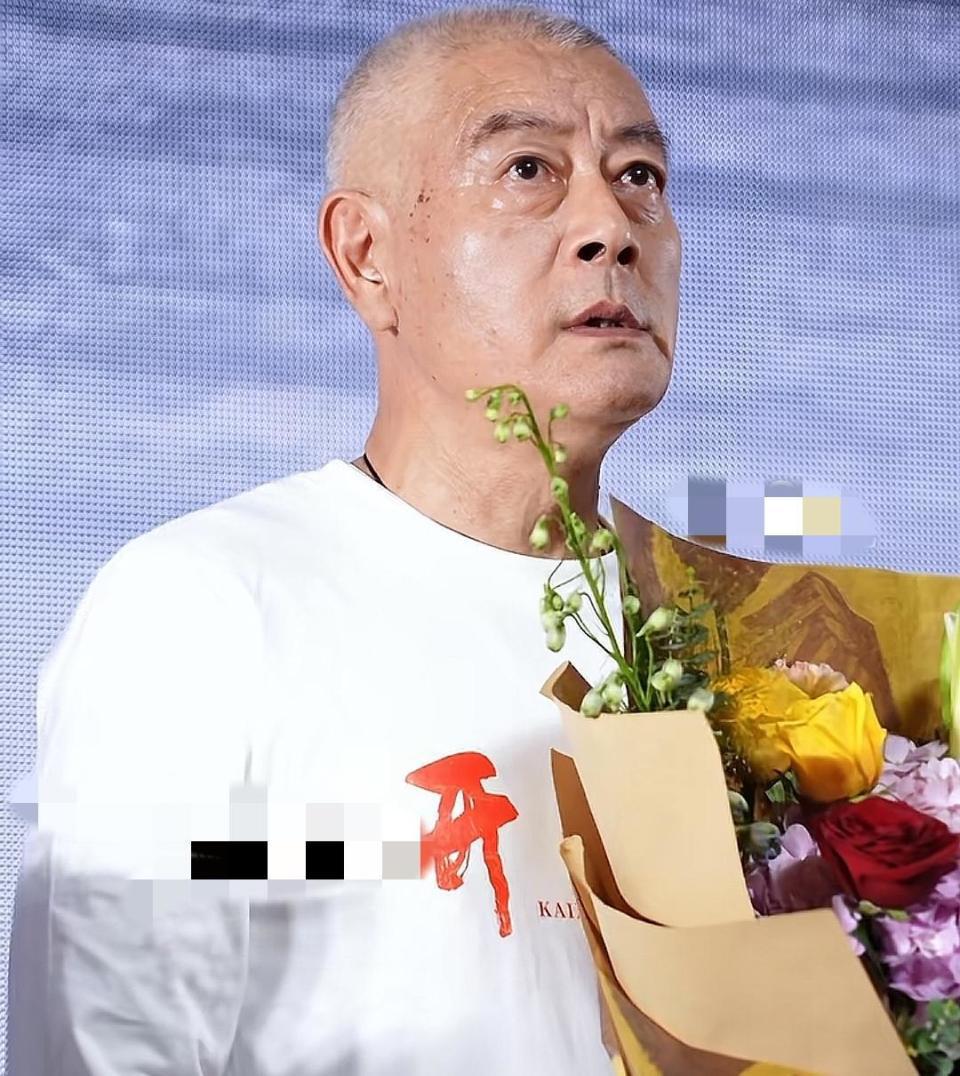 陈瑾参加巫刚电影首映礼，俩人互动比小情侣还甜，一个耍宝一个宠溺