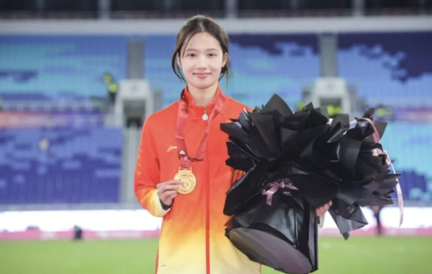 清华美女学霸邵雨琪获全运会跳高冠军！跃过1.90米终夺金