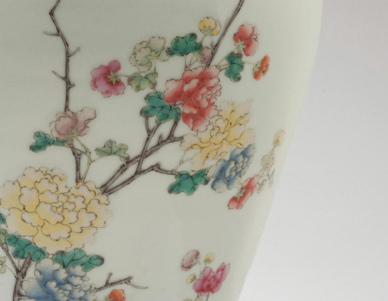 中国清末時代　粉彩 素三彩四方花瓶 中国清末時代 粉彩 素三彩四方花瓶