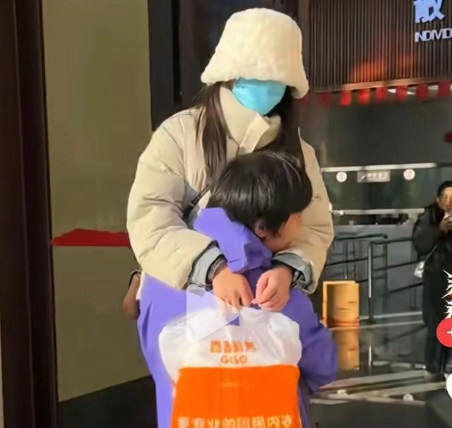 荒野求生林北女友长相意外曝光，皮肤很白，夫妻相满满