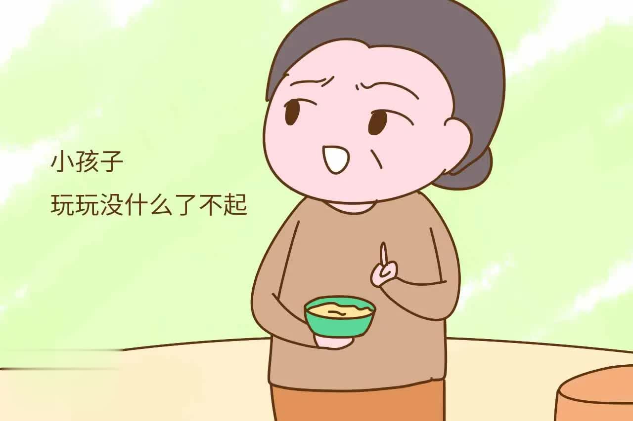 老人帮忙带娃有这几种表现，子女十分欣慰感激