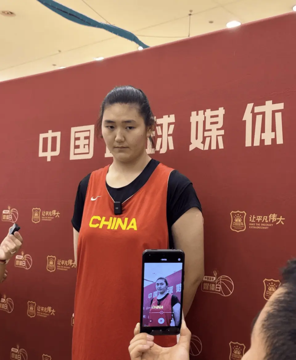 张子宇扣篮了！改写中国女篮历史！完成实战首次暴扣，激动握拳狂奔
