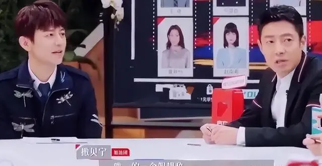 那英举手发问，何炅一度语塞，后台急查票数：两人现场交锋太有戏