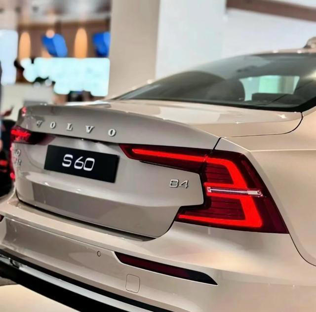 18.8万！沃尔沃也“内卷”了，轴距近2.9米，配宝华韦健音响+2.0T采购|汽车产业|汽车配件|机加工蚂蚁智酷企业交流社群中心