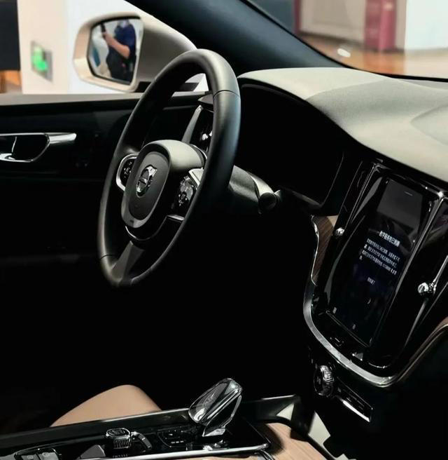 18.8万！沃尔沃也“内卷”了，轴距近2.9米，配宝华韦健音响+2.0T采购|汽车产业|汽车配件|机加工蚂蚁智酷企业交流社群中心