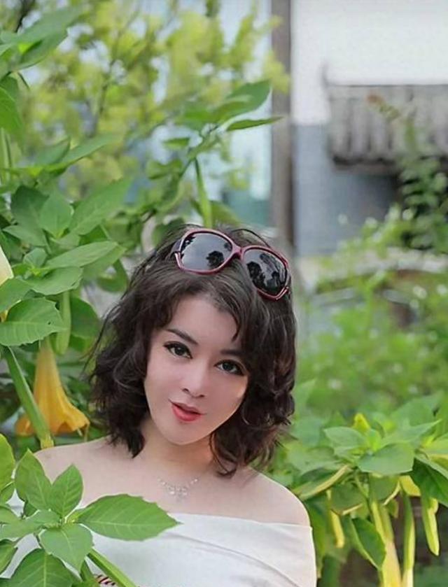 于文红给现任男友任任千万彩礼，任任给于文红提供情绪价值