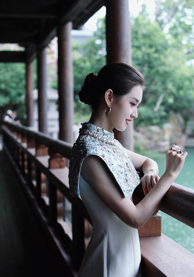 飞升成功的短剧女演员