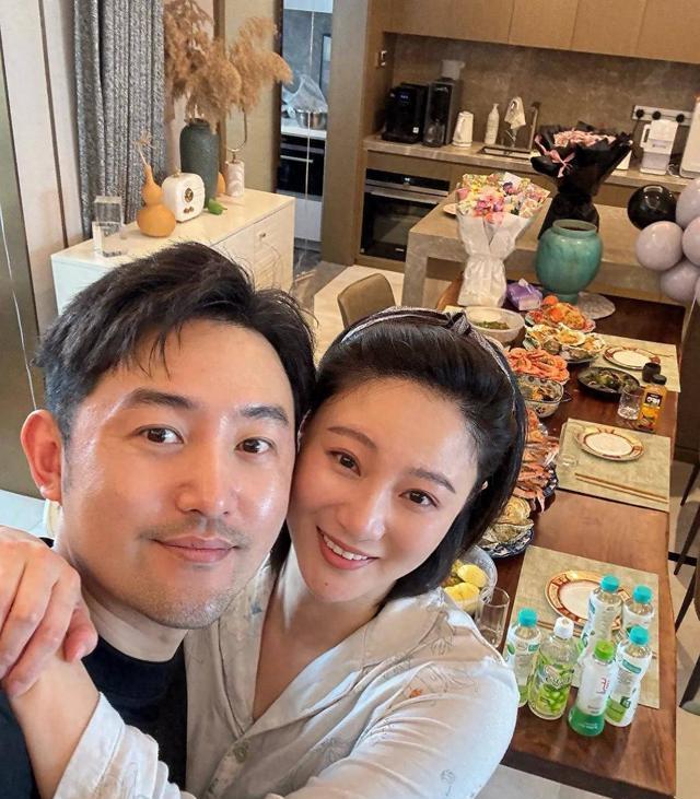 侯梦莎搬离婆家，和毛毅带女儿到杭州定居，婆婆不舍孙女哭着告别