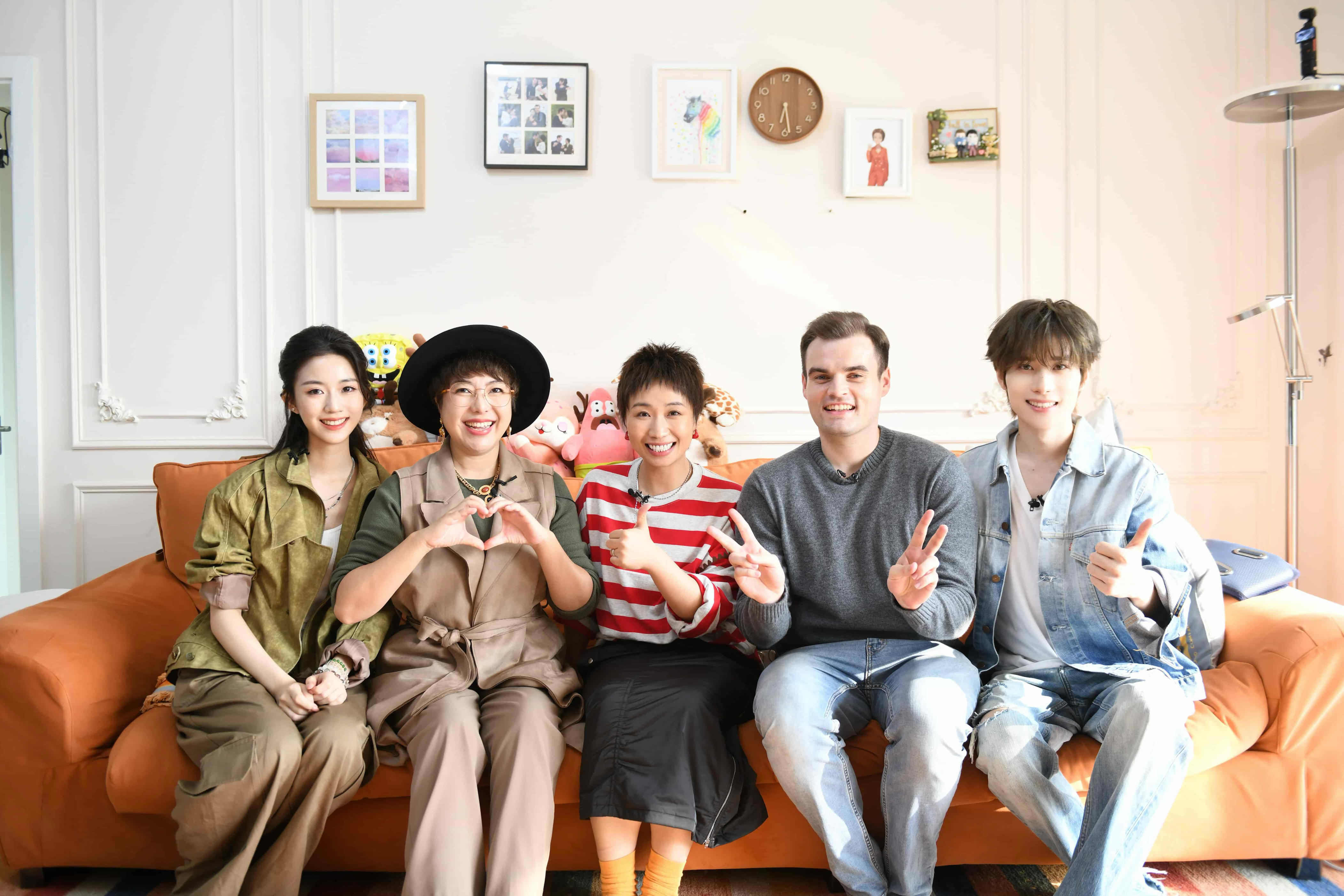 边出差边备孕！《乱“室”英雄》走进脱口秀演员小鹿的家