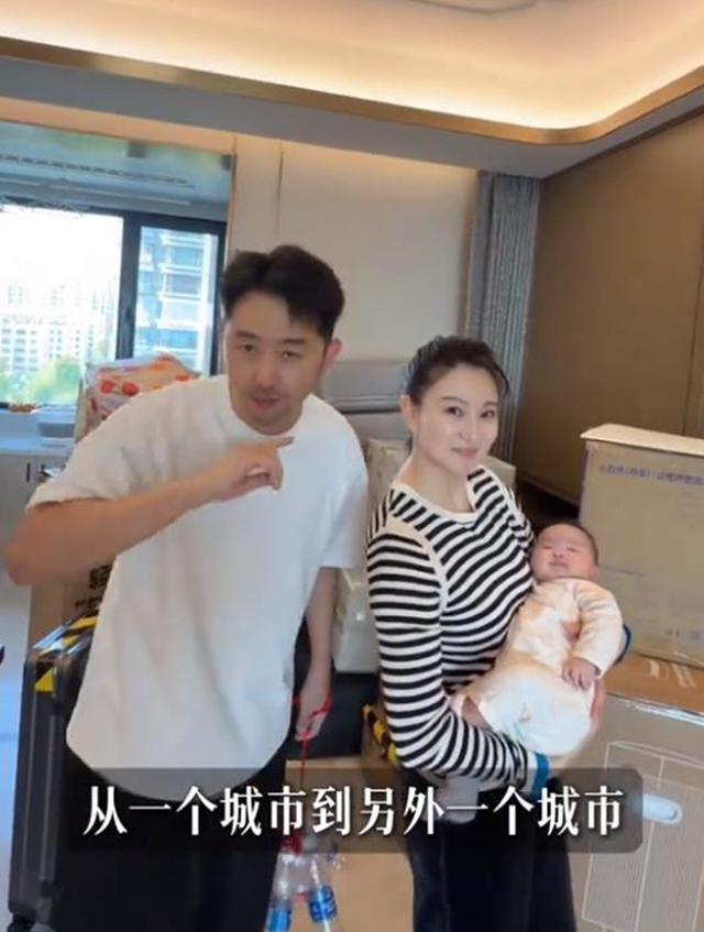 侯梦莎搬离婆家，和毛毅带女儿到杭州定居，婆婆不舍孙女哭着告别