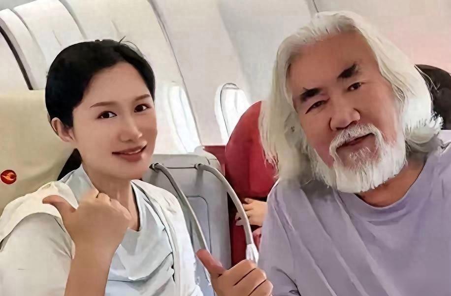 村口唠嗑：大导演张纪中跟他年轻老婆，咱庄稼人咋看？