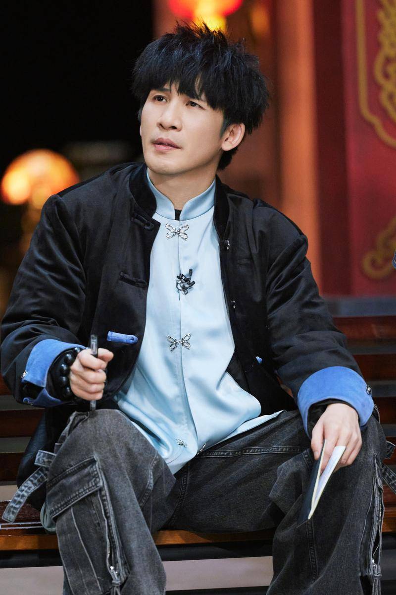 大学体育中的Senior Day：运动员情感、心理健康与职业生涯转变的深远影响- 美国续航教育, image size:768x1152