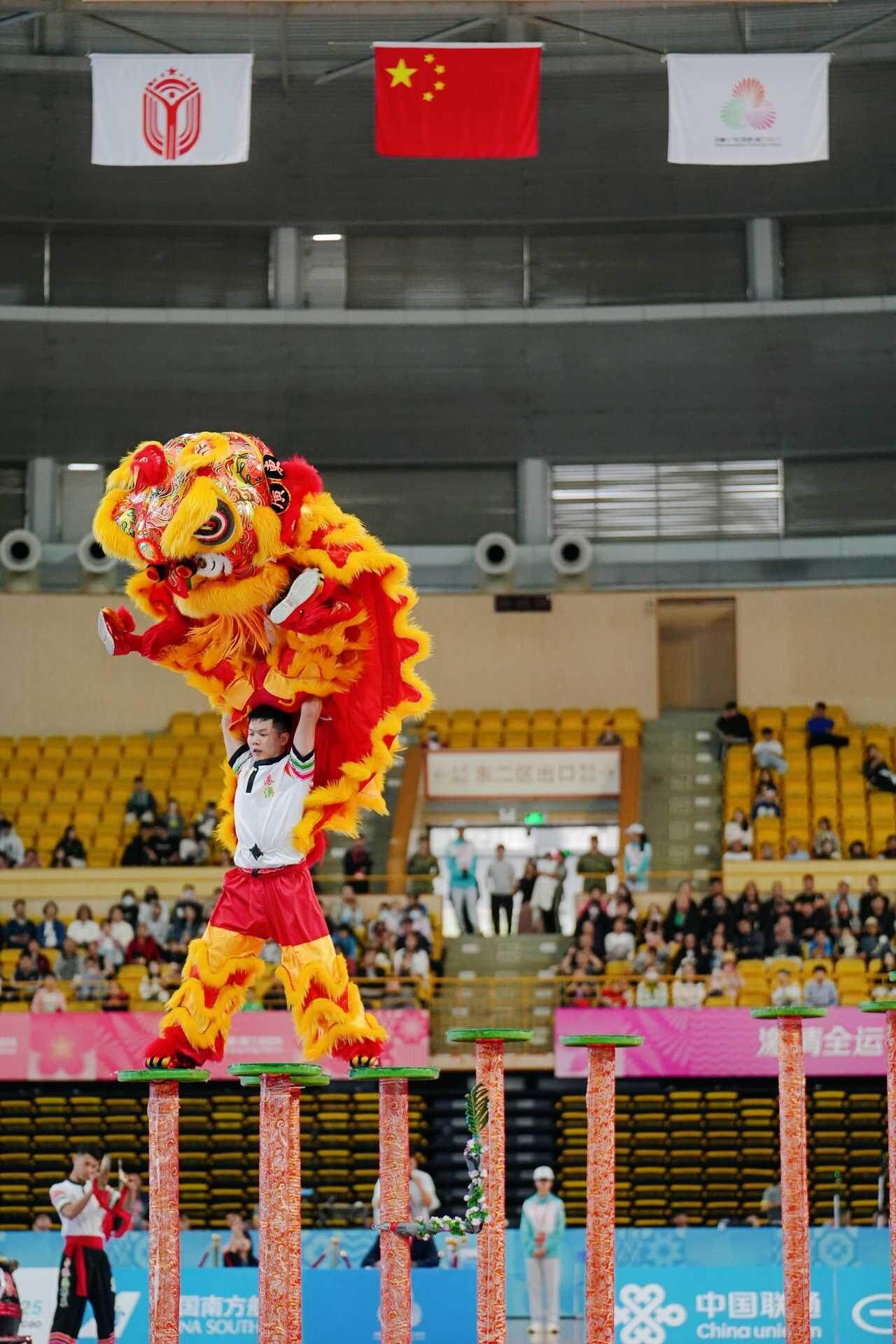 粤港澳联队勇夺十五运会舞龙舞狮项目首金！深圳宝安福海桥头醒狮领衔铸就“湾区荣光”