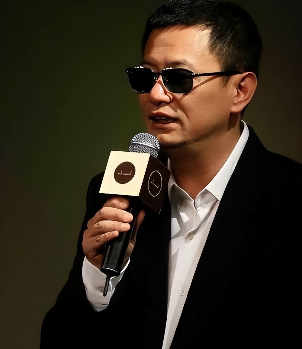 拔出萝卜带出泥！王家卫事件牵连多人，倪妮急辟谣发酵升级