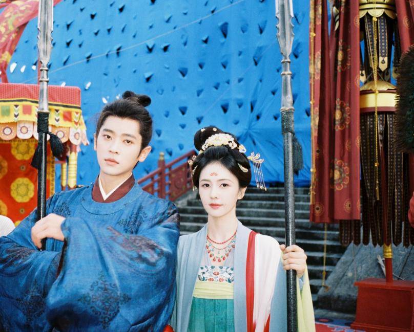 白鹿《跑男》天路篇路透爆火！《中文桃李》《恰逢雨连天》