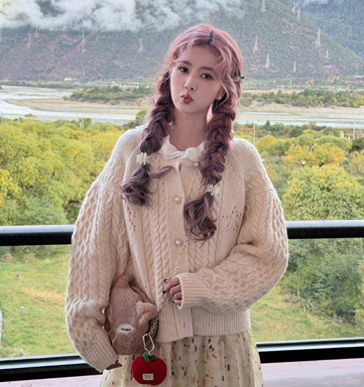 白鹿《跑男》天路篇路透爆火！《中文桃李》《恰逢雨连天》