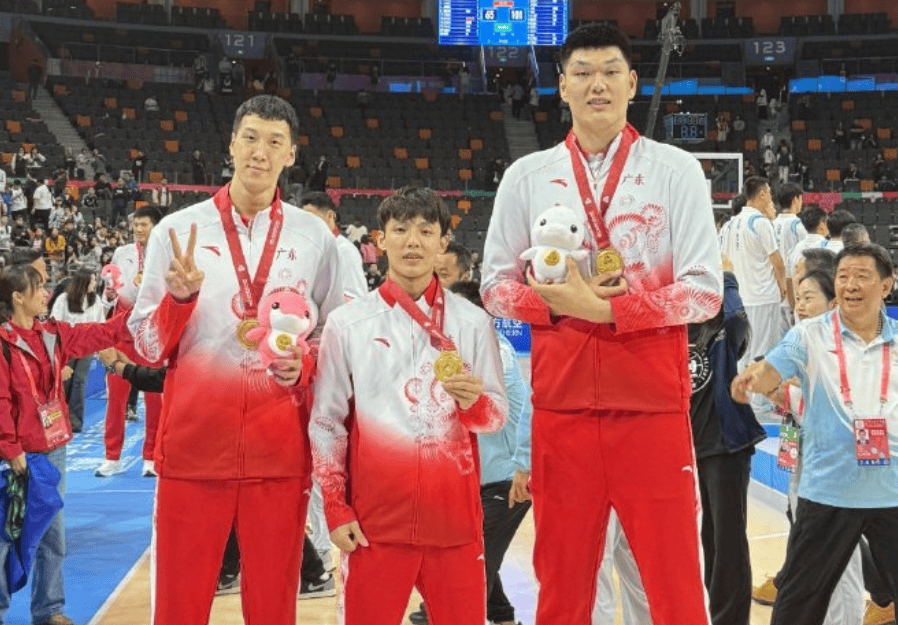 刘传兴庆祝夺冠：到广东的第10个年头，感谢所有&感恩一切