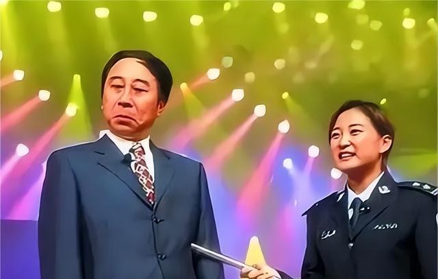 43岁贾玲，又把天花板抬上去，冯巩这个“老伯乐”当得好