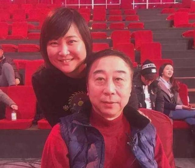 43岁贾玲，又把天花板抬上去，冯巩这个“老伯乐”当得好