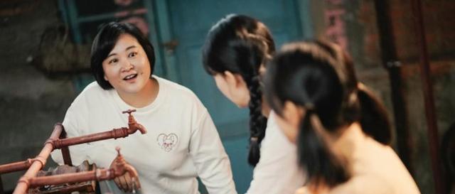 43岁贾玲，又把天花板抬上去，冯巩这个“老伯乐”当得好