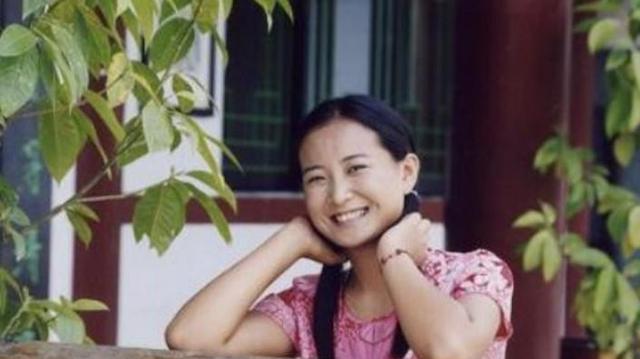 43岁贾玲，又把天花板抬上去，冯巩这个“老伯乐”当得好