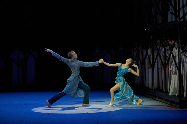 超300位演员同台，港芭《布兰诗歌》收官“大湾区文化周”