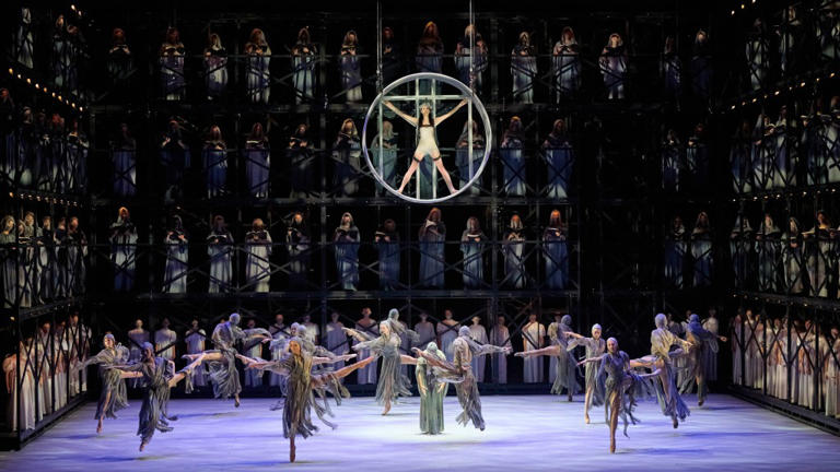 超300位演员同台，港芭《布兰诗歌》收官“大湾区文化周”