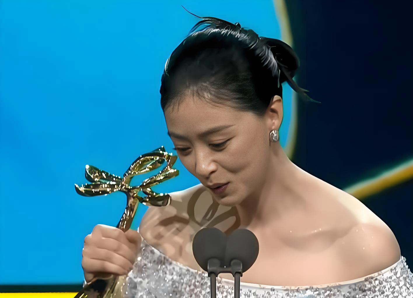 钱再多有什么用！42岁蒋欣深夜崩溃大哭，给所有中年女性提了个醒