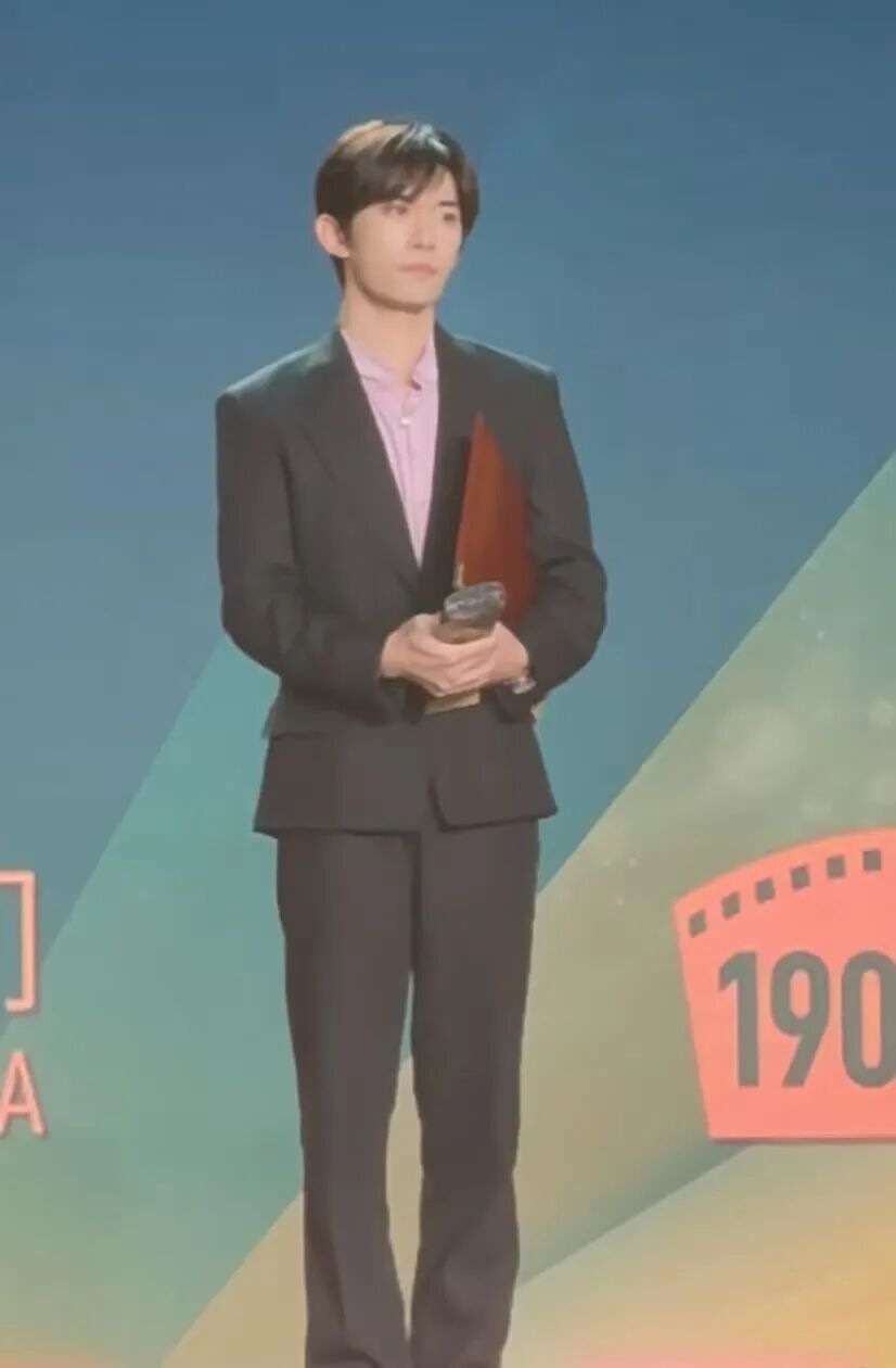 朱一龙、易烊千玺、黄晓明、宋佳，获表彰！