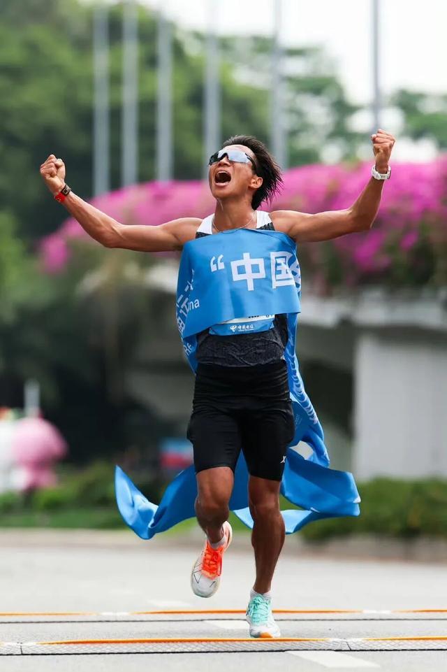 宁夏运动员何杰夺得第十五届全运会男子马拉松冠军！