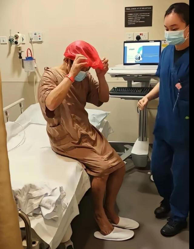 李连杰“返老还童”遭深扒！向太曝内幕太敢说，牌桌小秘密都抖了