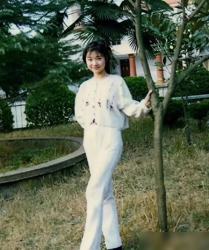 学生时期的柳岩，真是水灵灵的姑娘