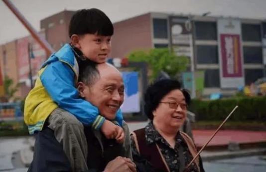 为什么儿媳不想让公婆带孙子,而选择自己带孩子,问题在哪里?