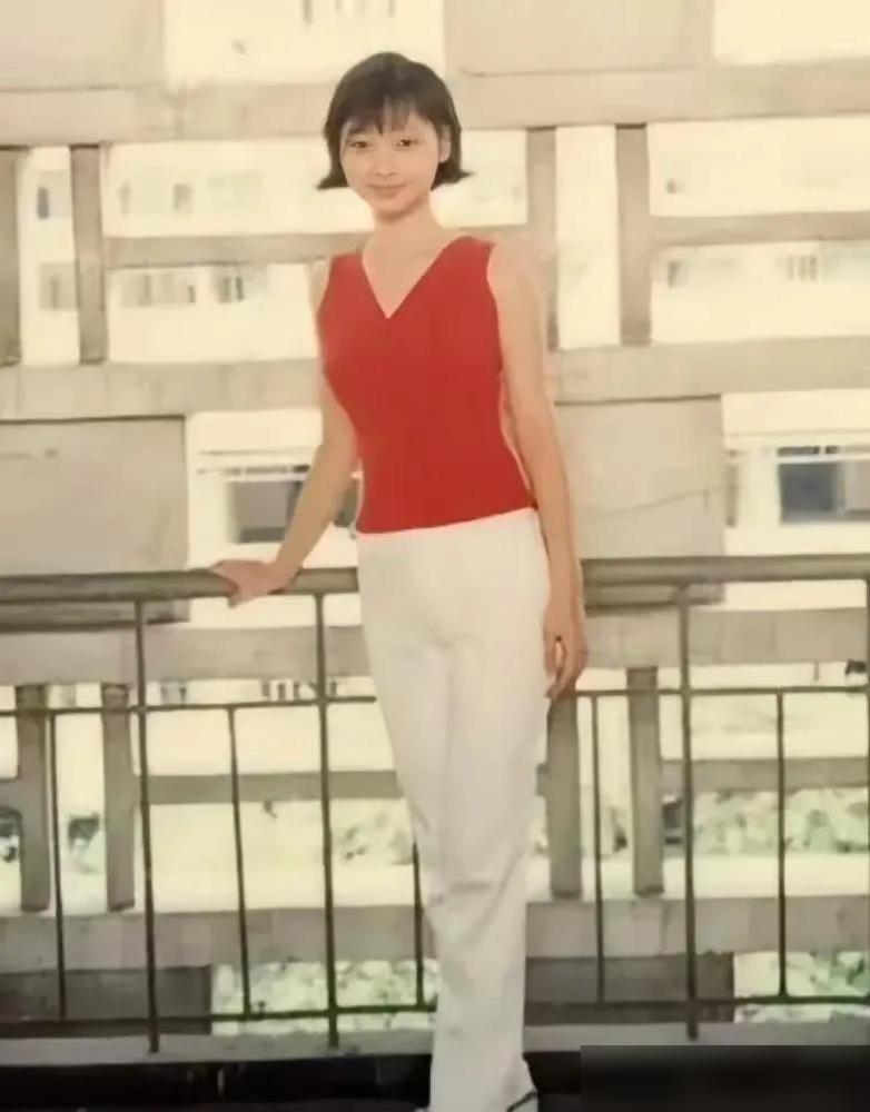 学生时期的柳岩，真是水灵灵的姑娘