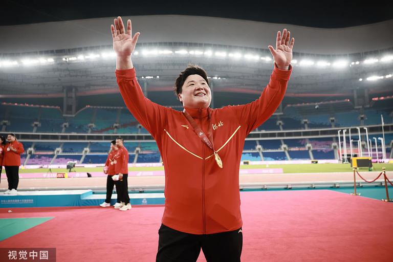 致敬传奇！巩立姣：右膝三度撕裂 为全运打三针封闭 